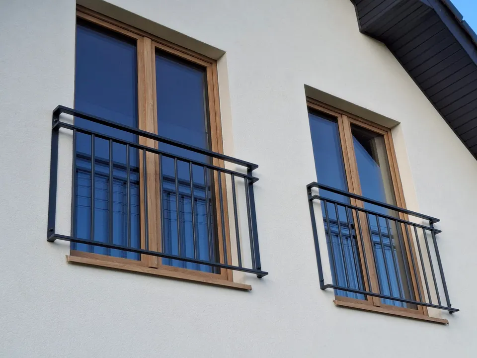 Minimalistyczne balustrady okienne